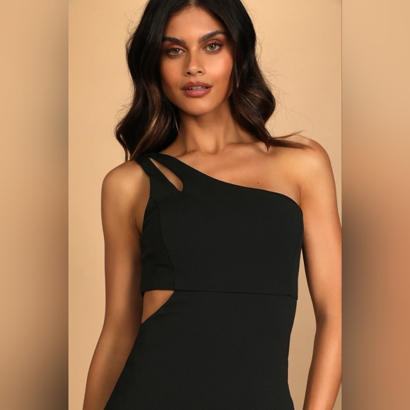 Simply Beautiful Black One-Shoulder Cutout Maxi Dress - Picture 2 of 4